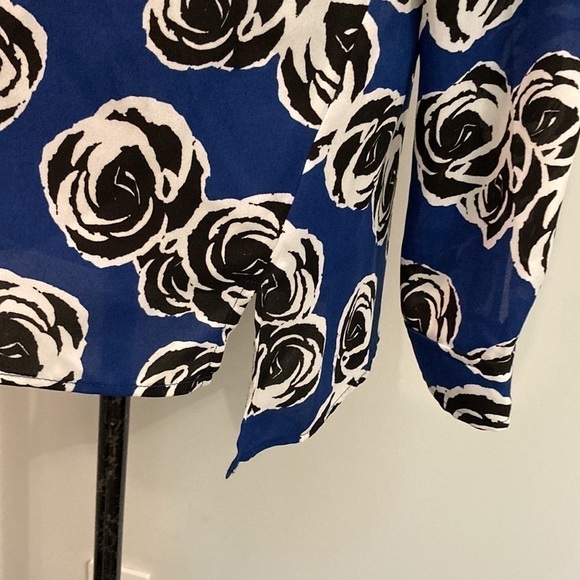 NWOT Jones New York Blue Black Floral Vneck Long Sleeve Tunic Blouse - Picture 4 of 12